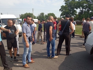 Сергій Мертвищев разом з гірниками перекривають трасу у Новоселідовому