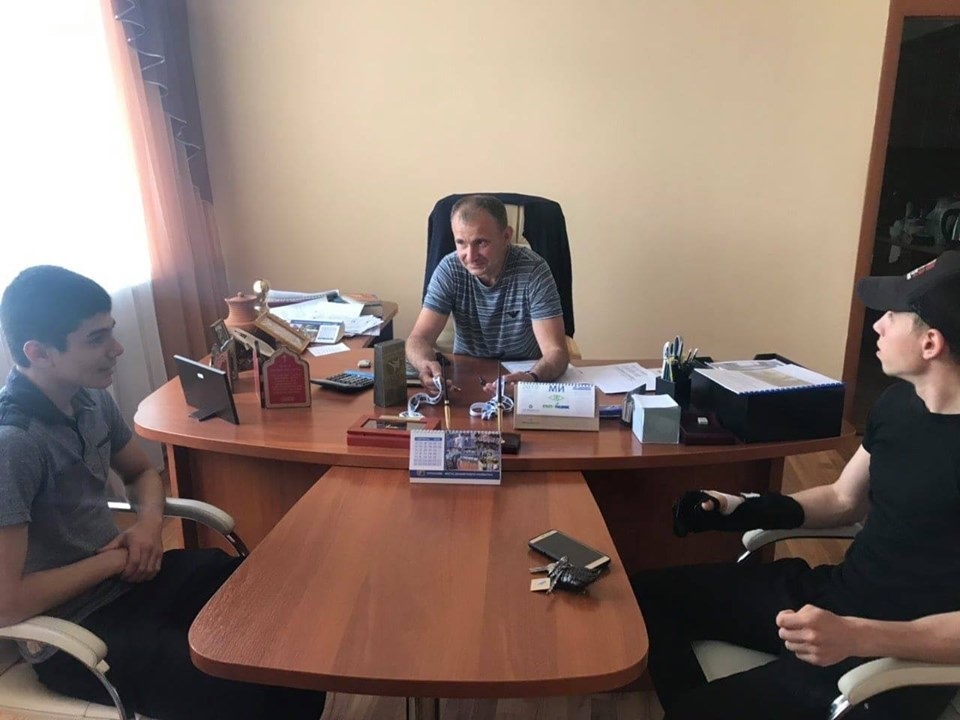 Роман Падун з курахівськми спортсменами 