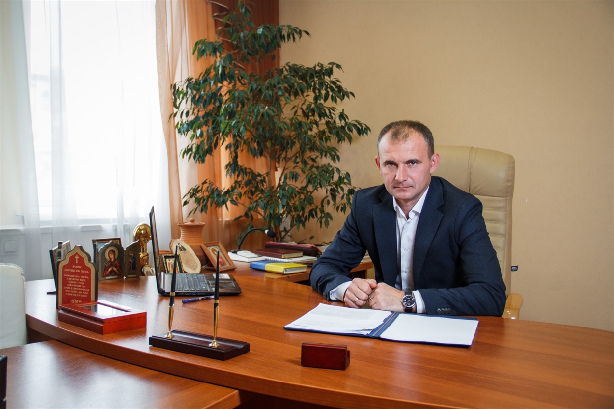 Роман Падун у власному кабінеті