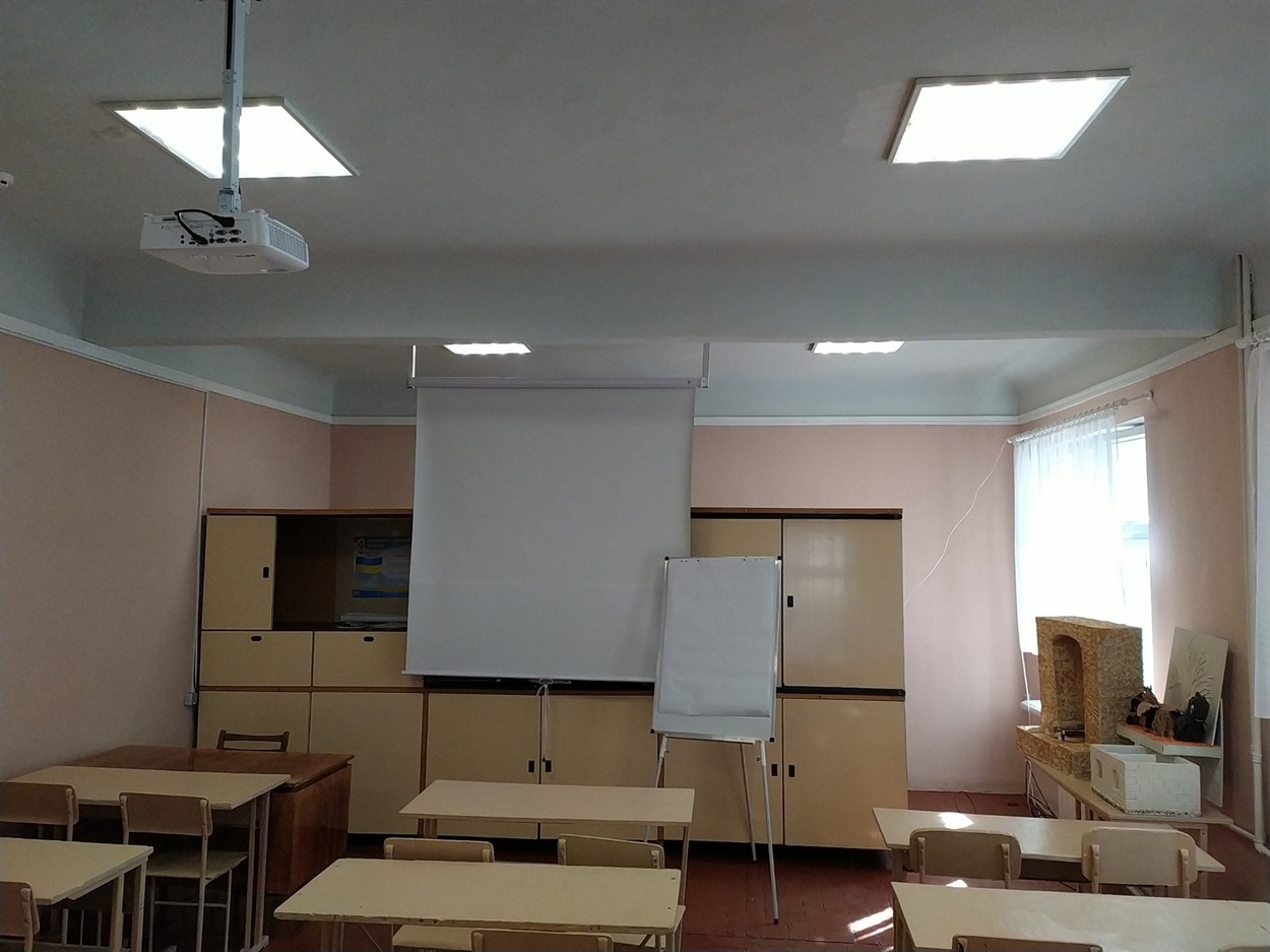 Мультимедійна установка в кабінеті