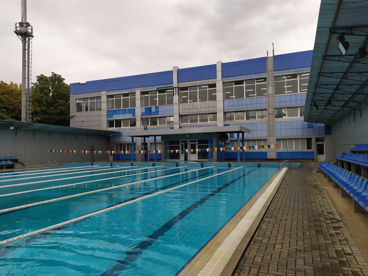 Басейн в спорткомплексі