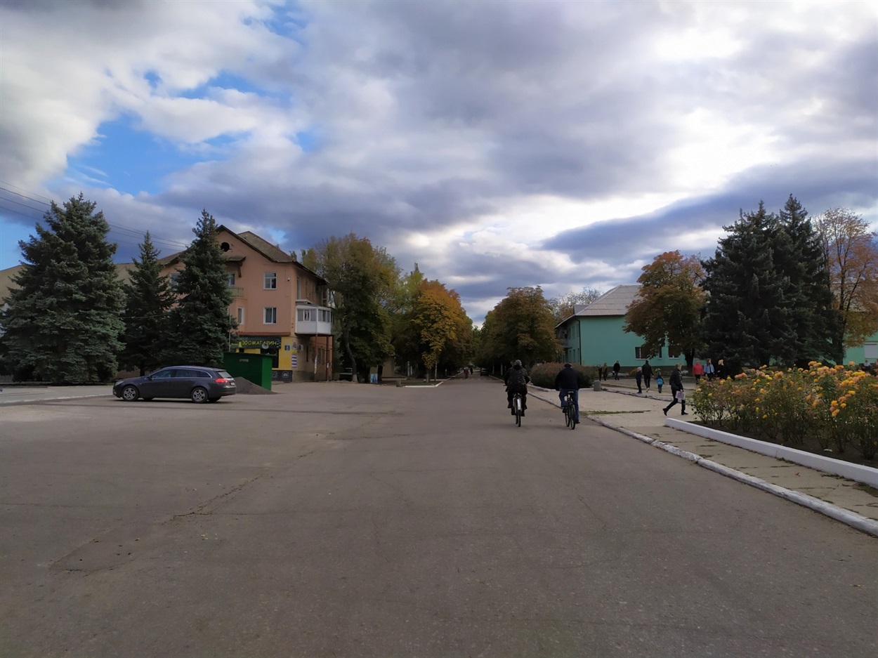 Вулиця Пушкіна, площа Миру
