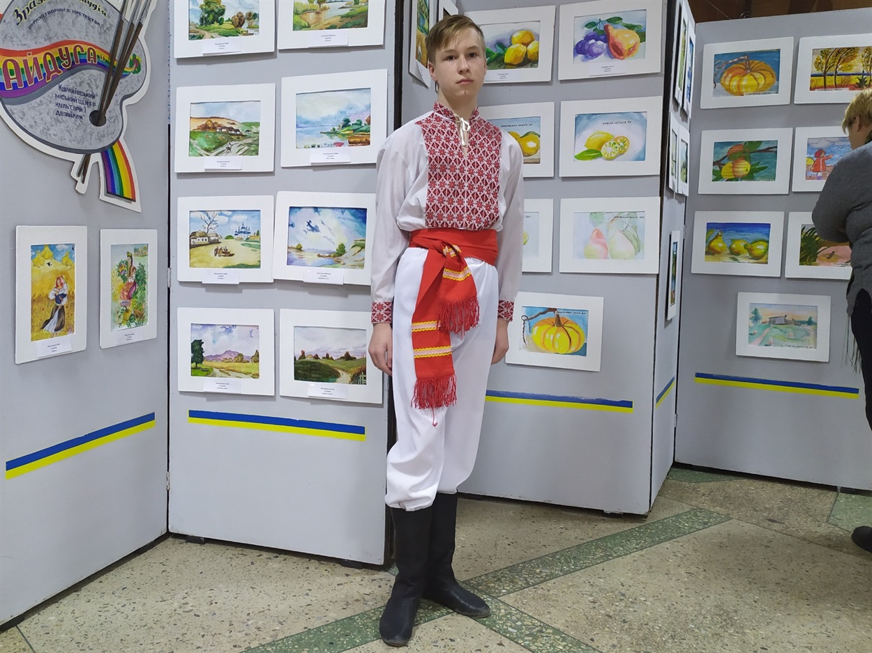 Танцівник зразкового ансамблю танцю «Подарунок»