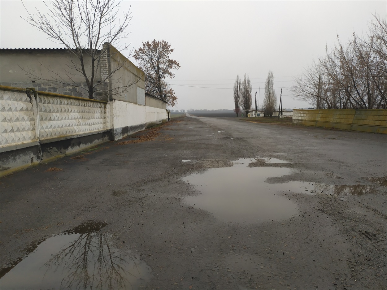 Дорога на виїзд з села Максимівка