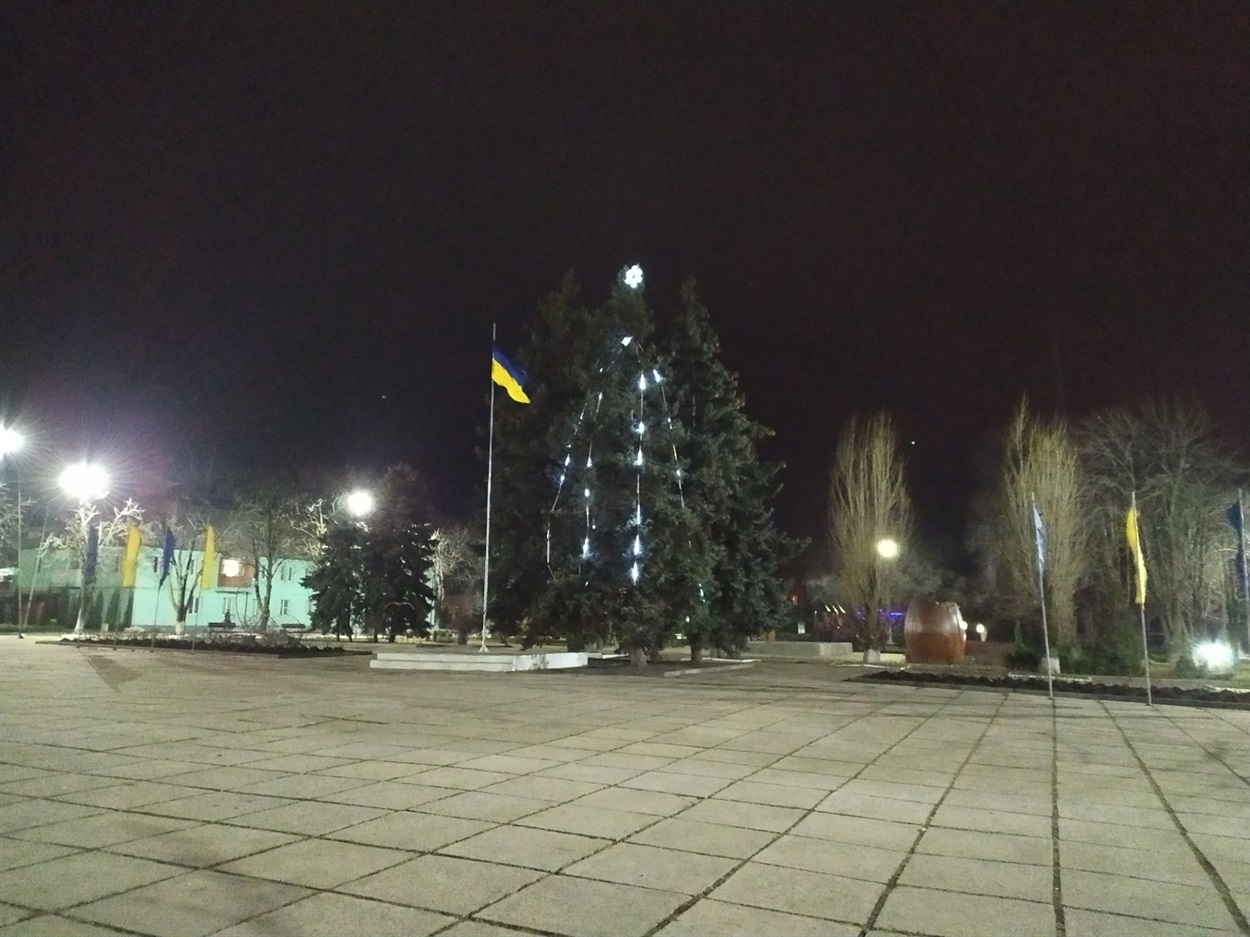 Курахівська головна ялинка на площі Миру