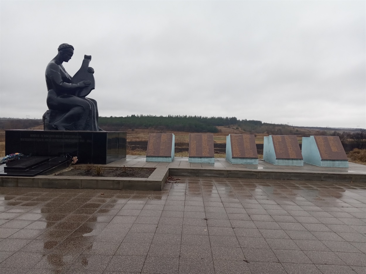 Пам'ятник воїнам загиблим у Другій світовій війні 