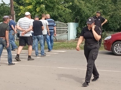 Гірники блокують дорогу у Новоселидовому