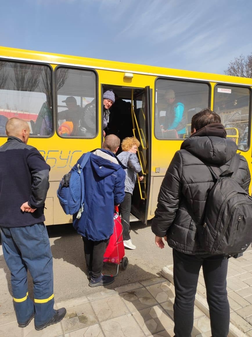 Щодня із Курахового вирушають безкоштовні евакуаційні автобуси