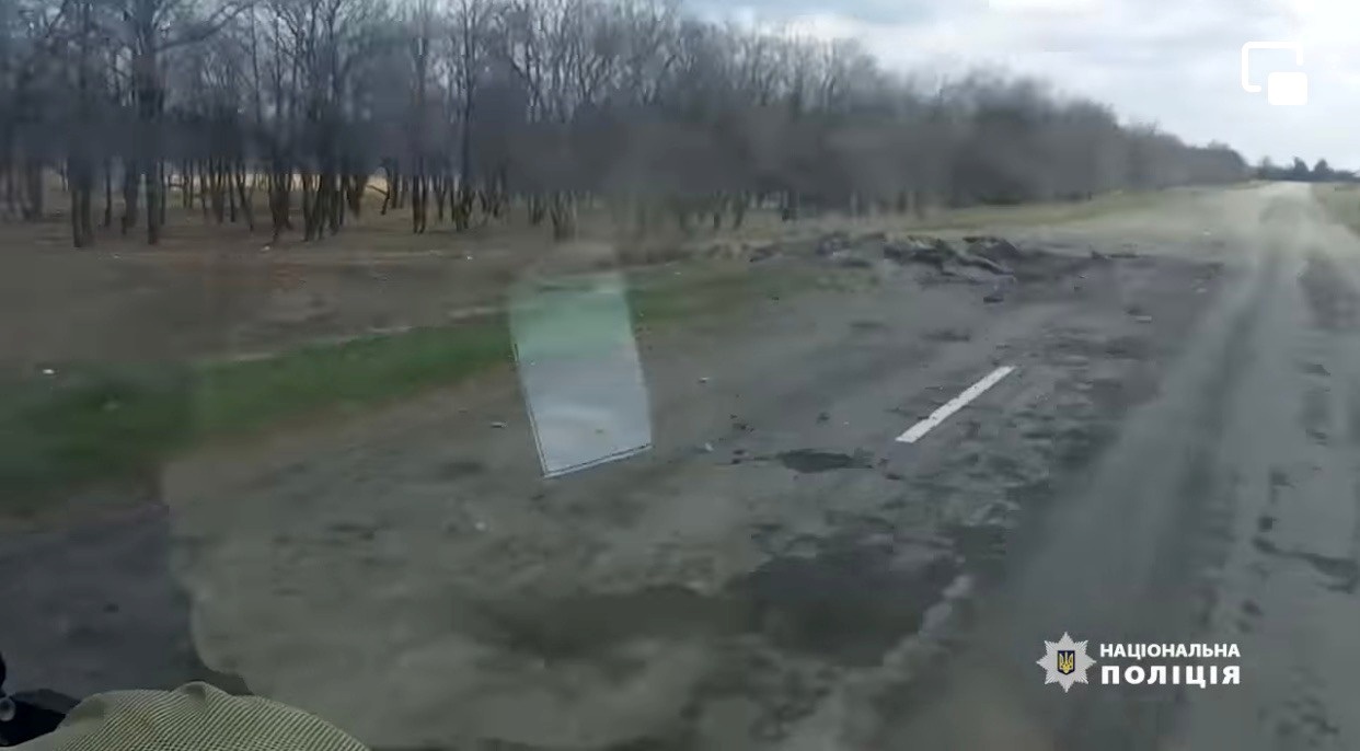 Дороги немає, але щоб вижити, треба мчати на шаленій швидкості