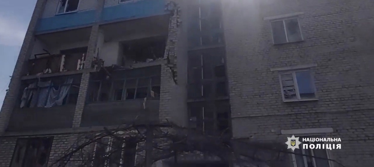Cнаряд прилетів на третій поверх багатоповерхівки