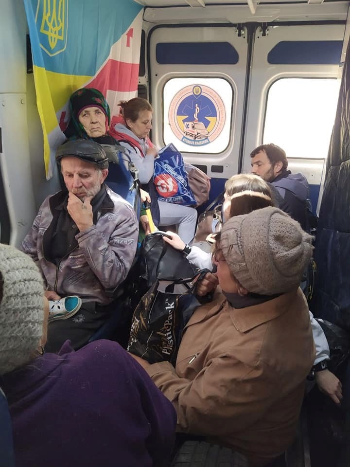 Сьогодні з Мар'їнки евакуювали 11 людей