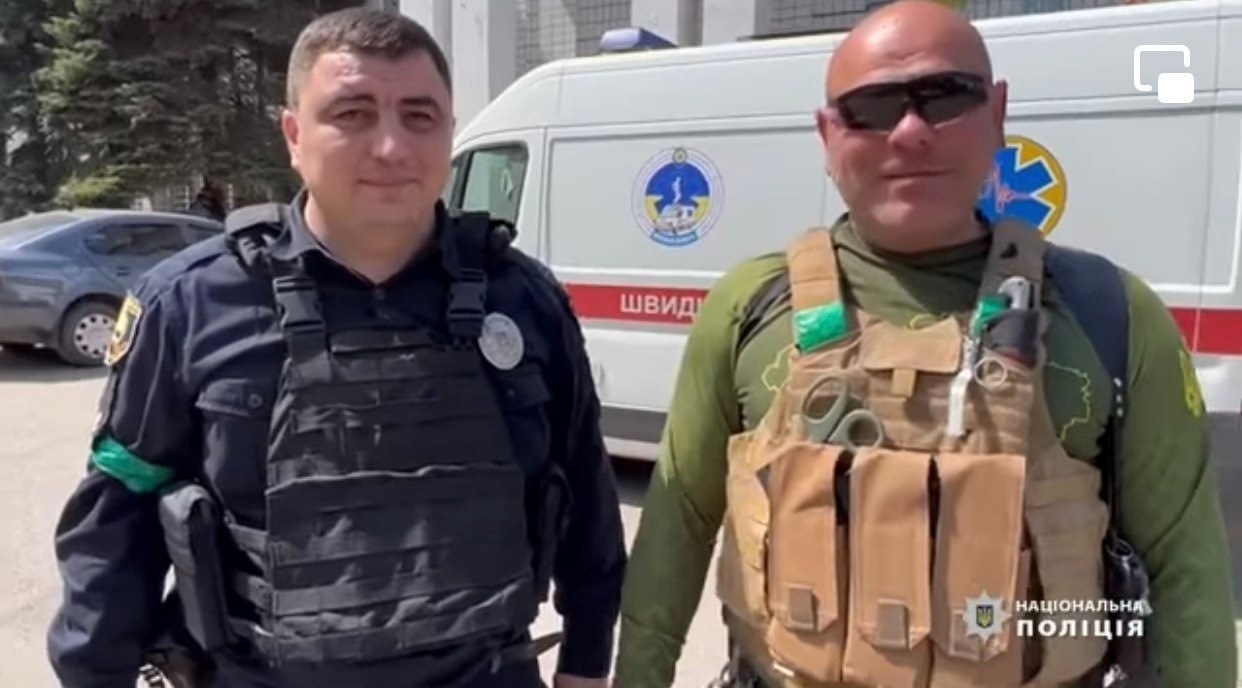 Поліцейські Ахтем Плахтій (зліва) та Рустам Лукоморський (справа)