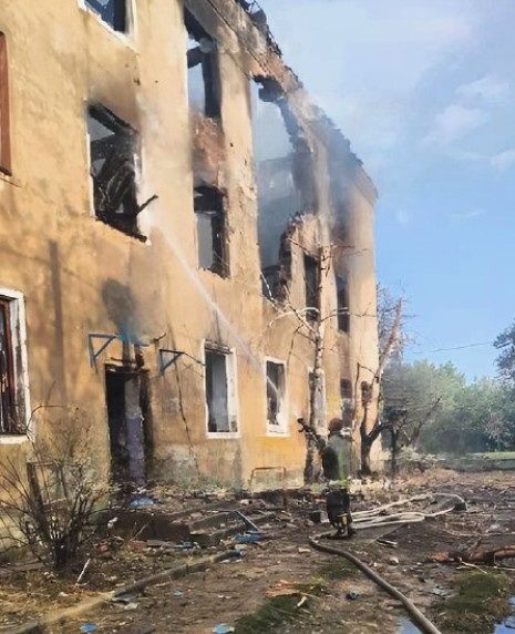 м.Курахове. Будинок після ворожого обстрілу