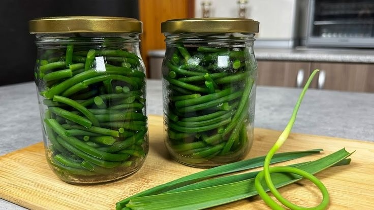 Мариновані стрілки часнику